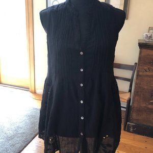 Black sleeveless button down tunic - size M